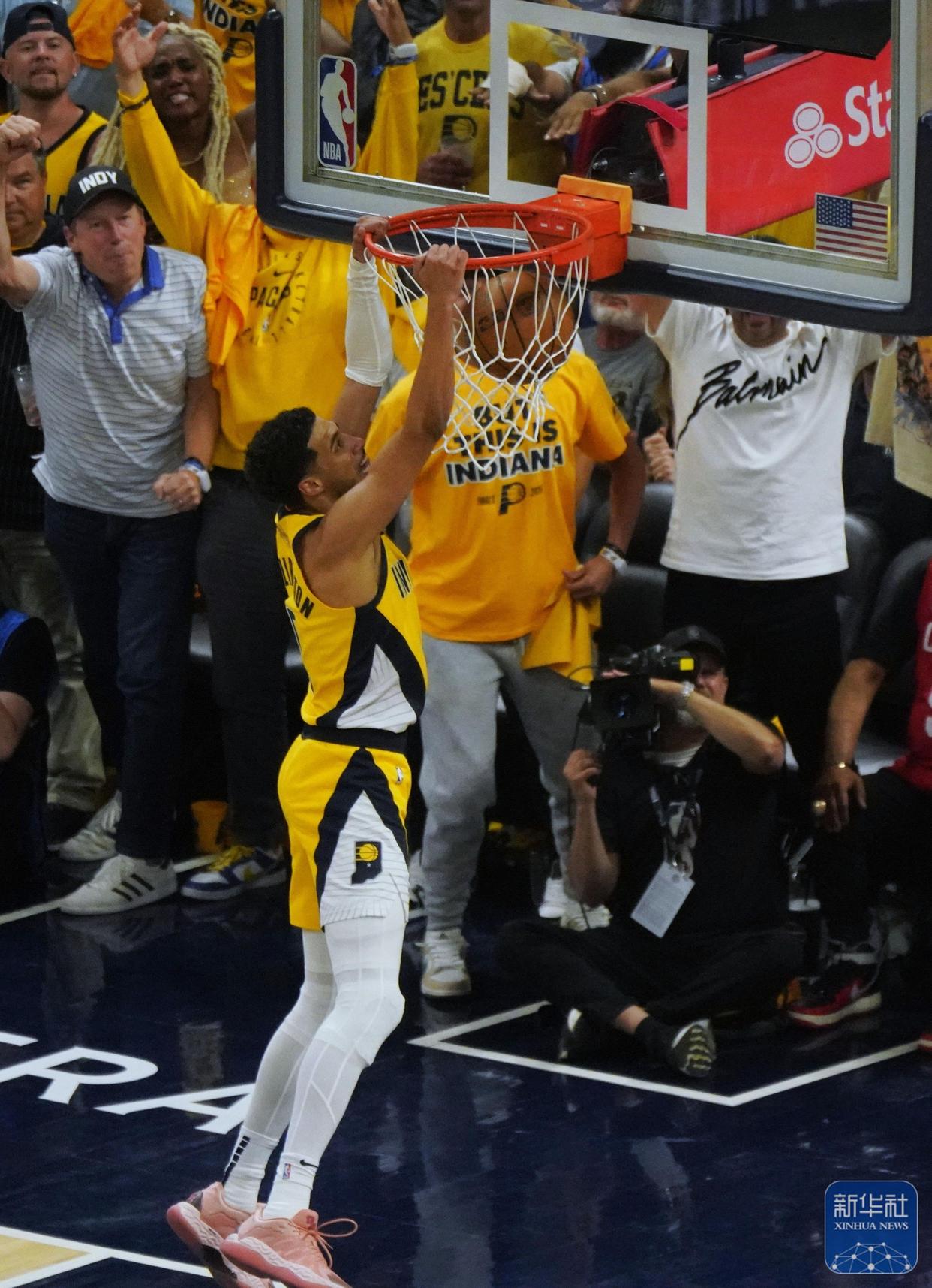 印第安纳步行者关键时刻内部沟通，志在意甲名次提升，媒体盛赞，团队化学反应显著